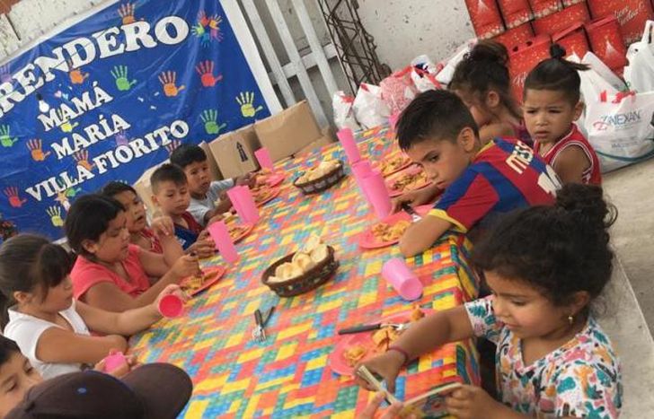 Los más chicos disfrutaron de un rico almuerzo.