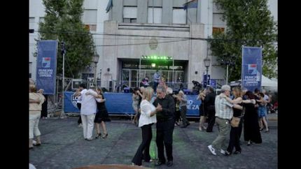 otra fiesta popular en la plaza grigera otra fiesta popular en la plaza grigera