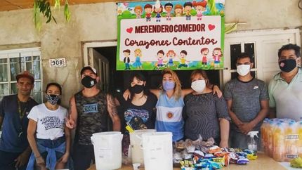 La agrupación local apadrinan a los dos merenderos de Echeverría.