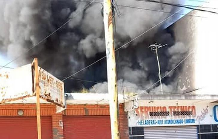 Incendio en un depósito de Banfield.