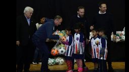 Lomas: entregaron camisetas a más de 12 mil chicos de clubes de barrio