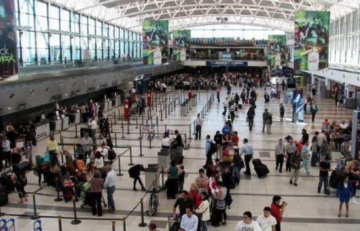 Quienes vuelvan al país podrán optar por PCR o cuarentena.