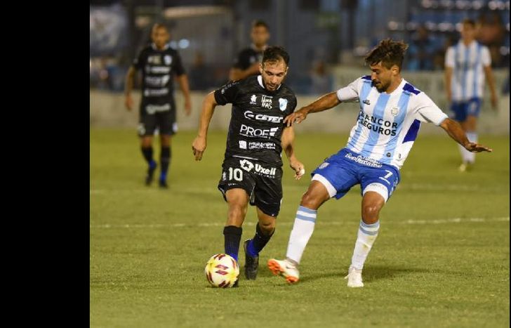 Lucas Mancinelli fue factor de desequilibrio sobre el sector derecho.