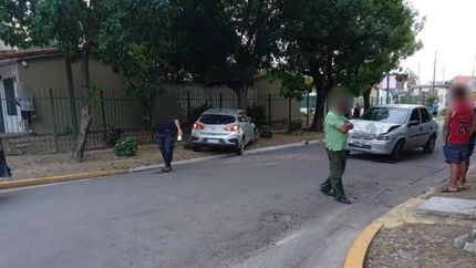El delincuente chocó en Llavallol y fue detenido. El delincuente chocó en Llavallol y fue detenido.