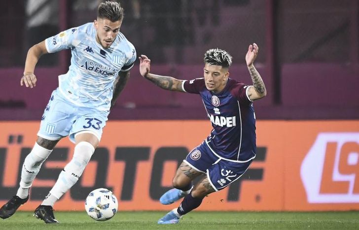 Piovi sale jugando ante Esquivel.