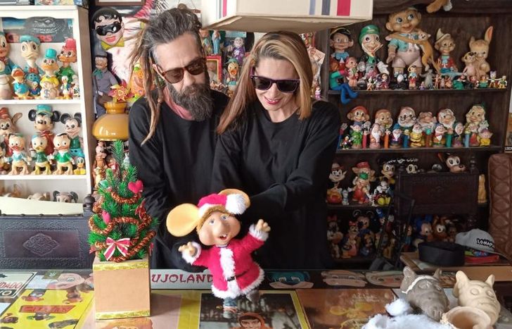Topo Gigio está listo para los próximos shows, con un tinte navideño.