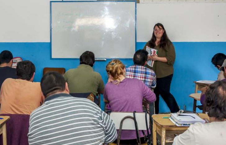 Para los adultos que quieran terminar sus estudios.