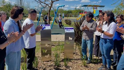 Familiares, allegados y autoridades participaron del homenaje.