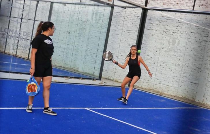 Pueden jugar singles o dobles de forma gratuita.