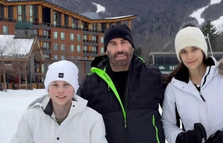 Travolta, con un par de fans.