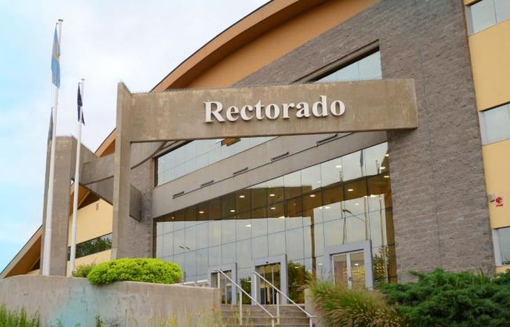 Los graduados podrán ir a retirar sus diplomas y sus analíticos.