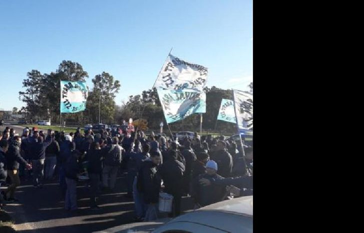 Les limitaron el paso para llegar al ministerio de transporte de la ciudad.