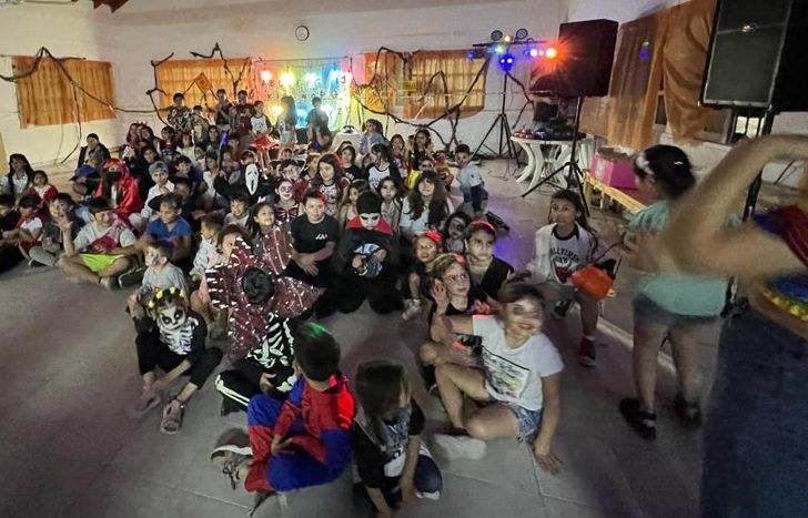 Hace tres años que se organizan los festejos temáticos para Halloween en el SUM de la sociedad de Fomento.