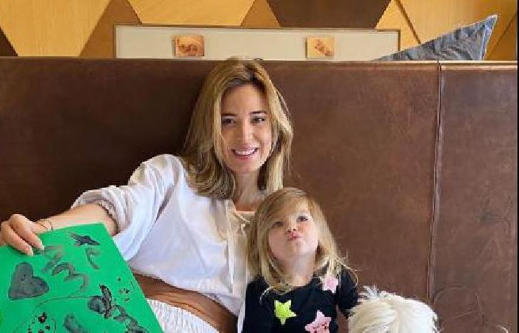 Los dibujos que hizo Chloe para festejar el Día del padre a la distancia.