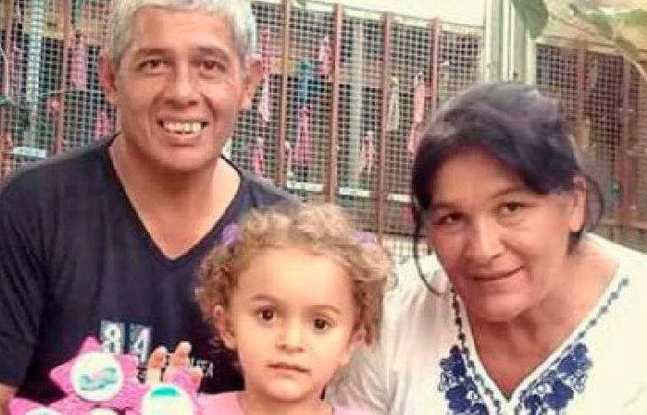 la familia fue asesinada a puñaladas.
