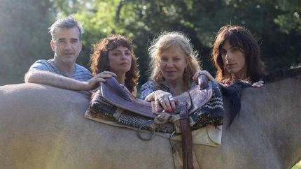 Cecilia Roth y elenco.