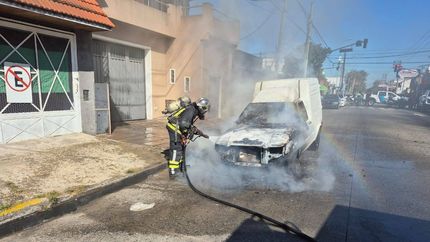 Así quedó la camioneta tras el incendio. Así quedó la camioneta tras el incendio.