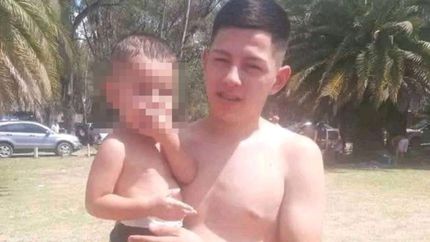 La víctima fue asesinada en frente de su casa.