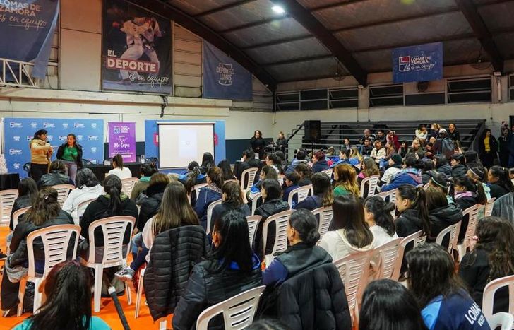 Del lanzamiento participaron más de 200 deportistas lomenses.