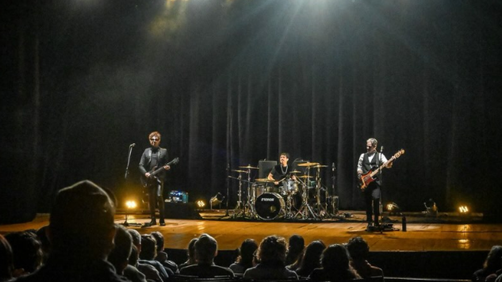 Sobredosis de Soda llega a Temperley con su homenaje de primer nivel a Soda Stereo.