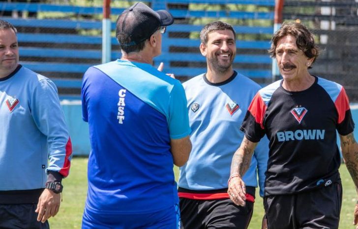 Vico empieza a darle forma al plantel.