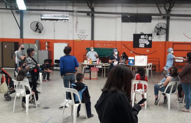 Vacunaron a 231 estudiantes con dosis de Sinopharm.