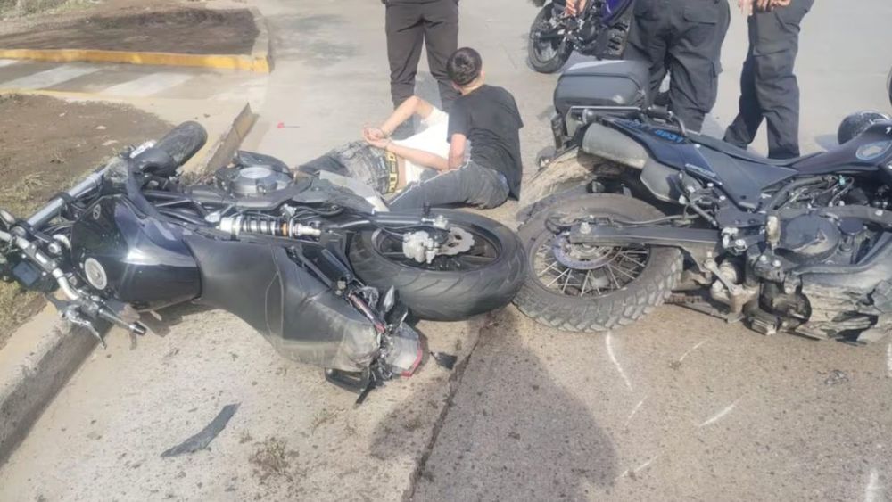 Los dos menores resultaron heridos tras el choque. Los dos menores resultaron heridos tras el choque.