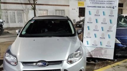 El auto que había sido robado en Lomas.
