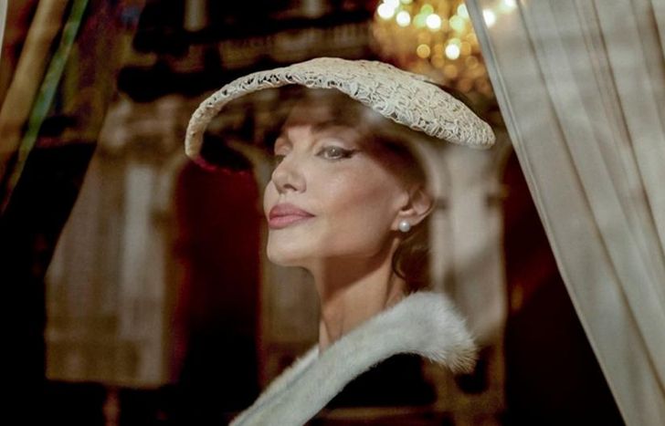 Angelina Jolie como María Callas.