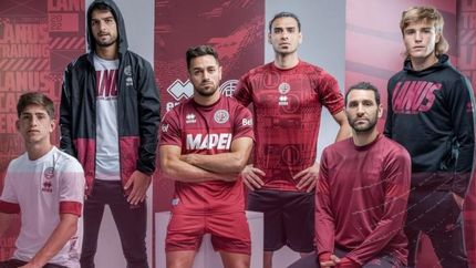 La nueva indumentaria de Lanús, con predominio del granate. La nueva indumentaria de Lanús, con predominio del granate.