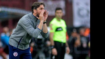 Luis Zubeldía probó pensando en Patronato y prescindió de tres jugadores.