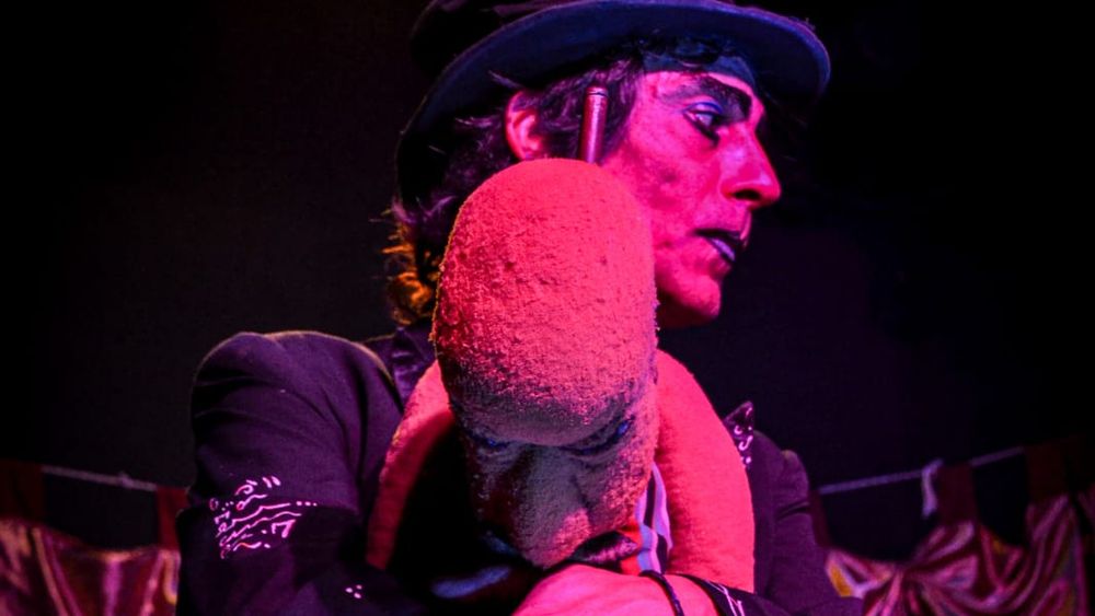 Mario Marino, en escena. Mario Marino, en escena.