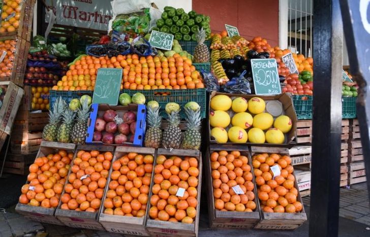 Hasta el domingo ofrecen una promo con todo tipo de frutas y verduras.