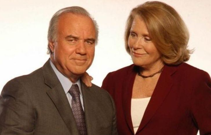 Junto a su pareja en la viva y en el oficio.