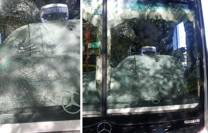 Así quedó el colectivo tras la brutal agresión.