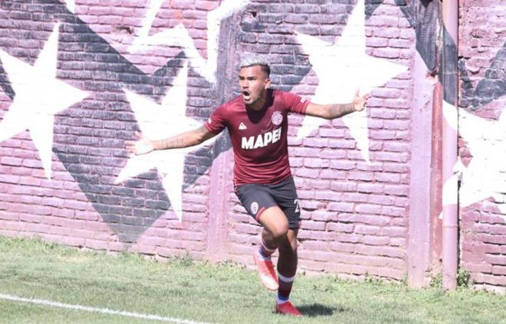 Moreira definió con categoría el pase de Thaller.