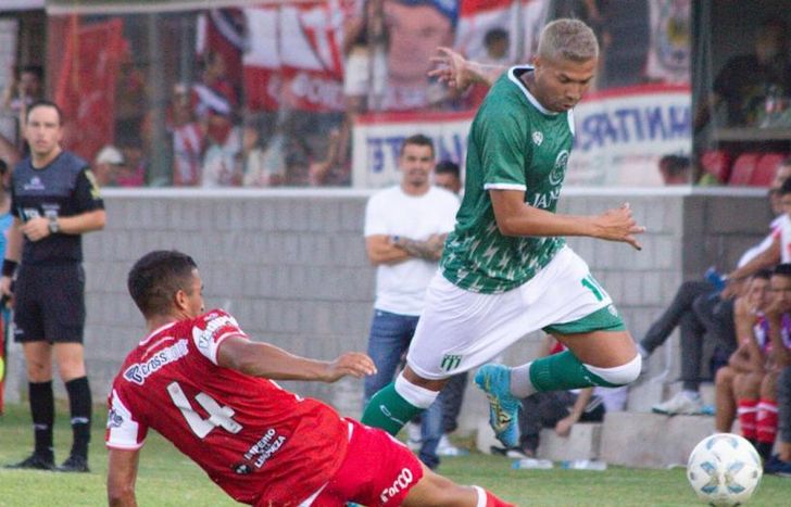 Duré cruza frente a Luján.