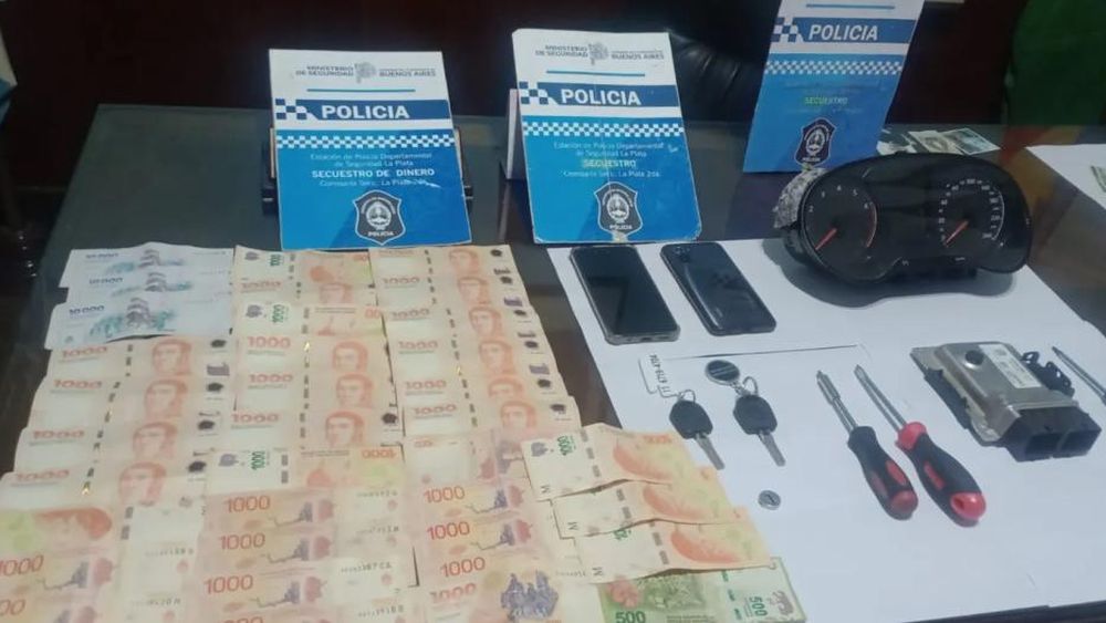 Elementos incautados a los detenidos.