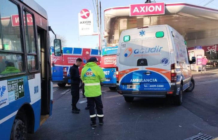 Tres pasajeras resultaron heridas en el choque.