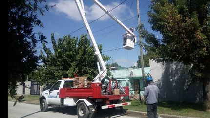 siguen instalando luces led en los barrios de lomas
