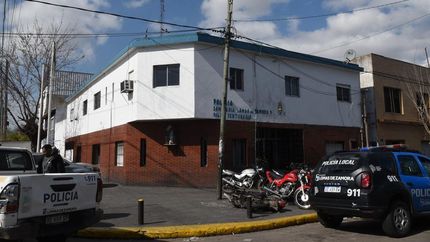 Diario La Unión | Efectivos de la Comisaría 7° de Lomas buscan al acusado.