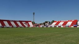 El estadio está ubicado en avenida Santa Fe 287, entre Boedo y Portela.