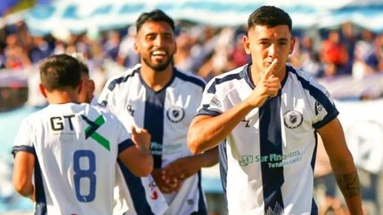 Martínez marcó el descuento en Villa Devoto.