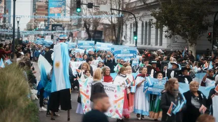 Desde el mediodía, en la Plaza Grigera, habrá desfile cívico de instituciones. locales, Desde el mediodía, en la Plaza Grigera, habrá desfile cívico de instituciones. locales,