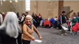 Una peña familiar en la Biblioteca Popular Escritores Argentinos de Llavallol.&nbsp;