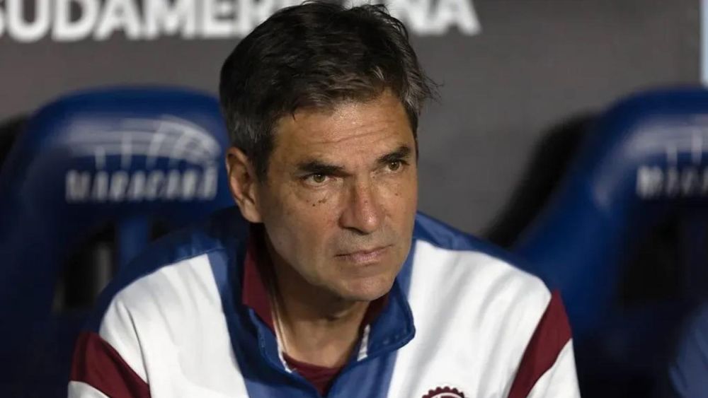 Mauricio Pellegrino aclaró el panorama en relación a una probable salida de Rodrigo Castillo de Lanús. Mauricio Pellegrino aclaró el panorama en relación a una probable salida de Rodrigo Castillo de Lanús.