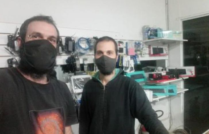 “Los que tienen la posibilidad económica compraron equipos nuevos para realizar las tareas o los trabajos. El que no, trae su máquina para arreglar y se conforma con eso, cuentan.