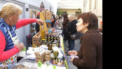se realizo la primera feria de emprendedores en lanus