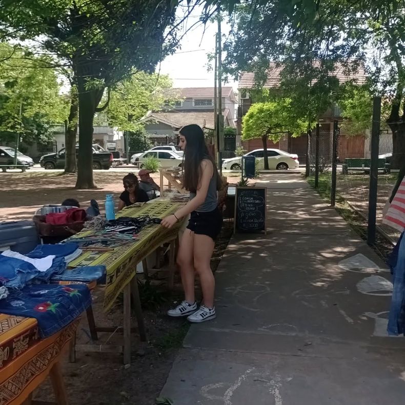 La Plaza Colón de Temperley contará con decenas de puestos de artesanos.