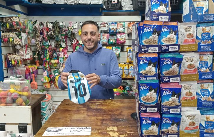 Como el Mundial se jugará en época invernal, los vecinos se aseguras que las prendas sean abrigadas.